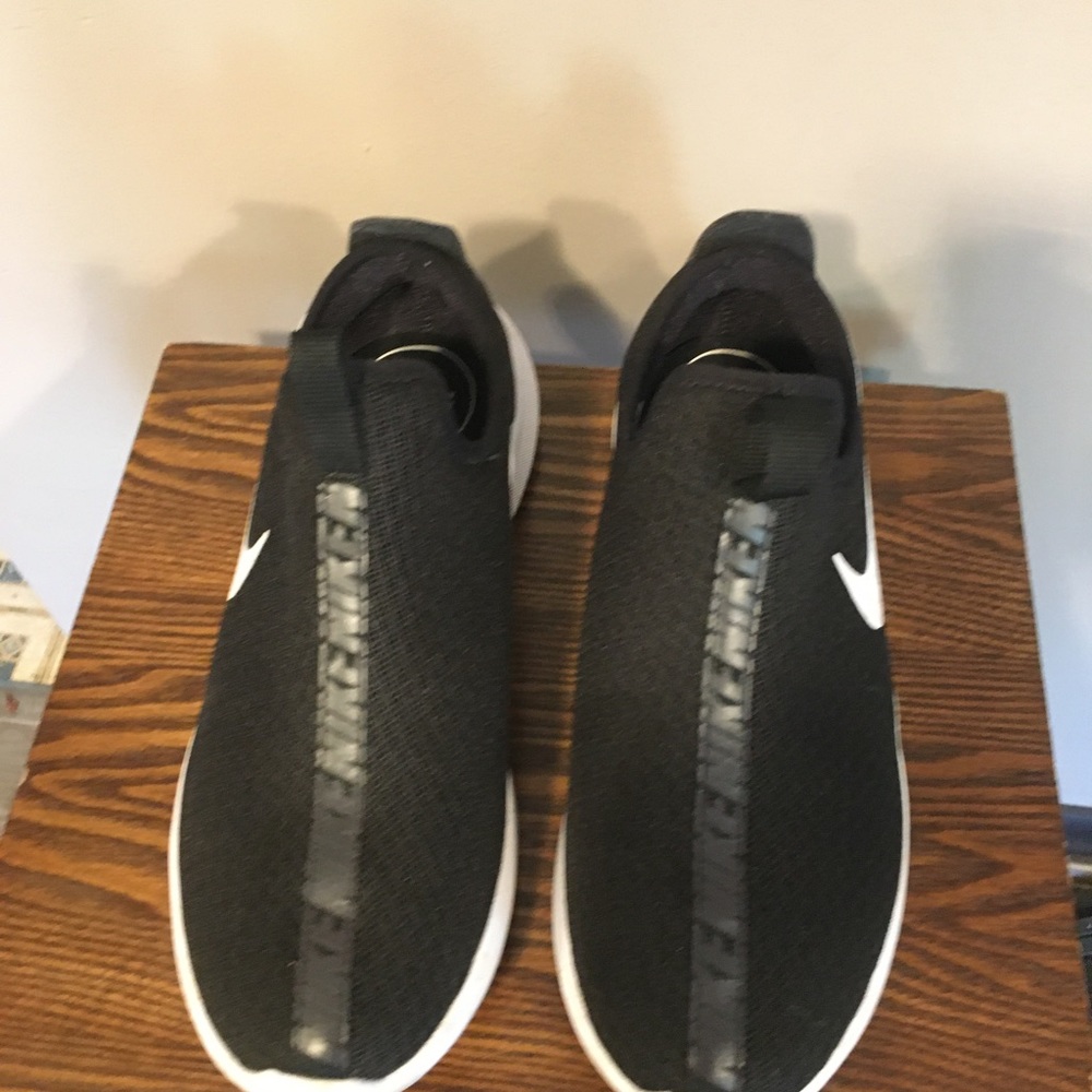 Nike slip on shoes